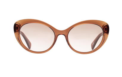 Et selvsikkert solbrillelook med brillen Authenticity Et selvsikkert solbrillelook med brillen Authenticity